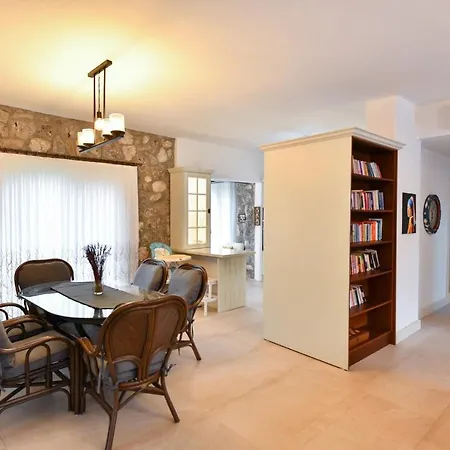 Yaba 1 Villa